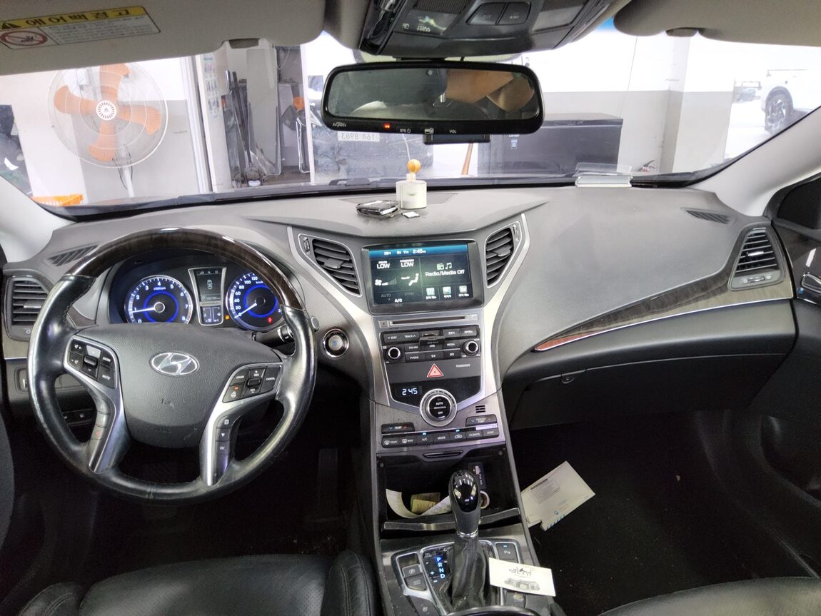 HYUNDAI GRANDEUR HG HG 240 MODERN 2015 - zdjęcie 11