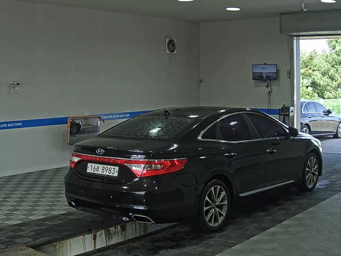 HYUNDAI GRANDEUR HG HG 240 MODERN 2015 - zdjęcie 5