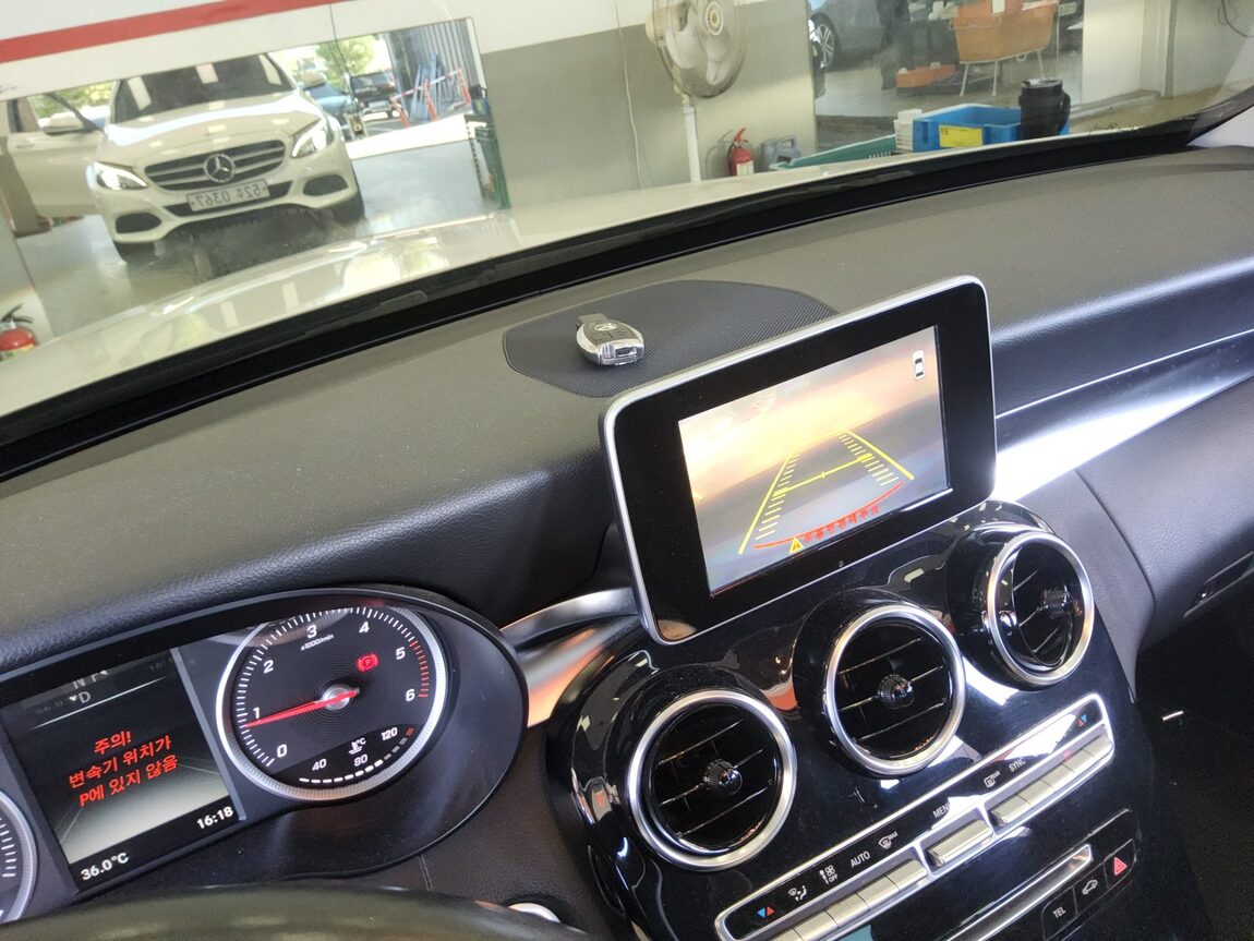 MERCEDES-BENZ C-CLASS (4TH GEN) C200 d 2016 - zdjęcie 17