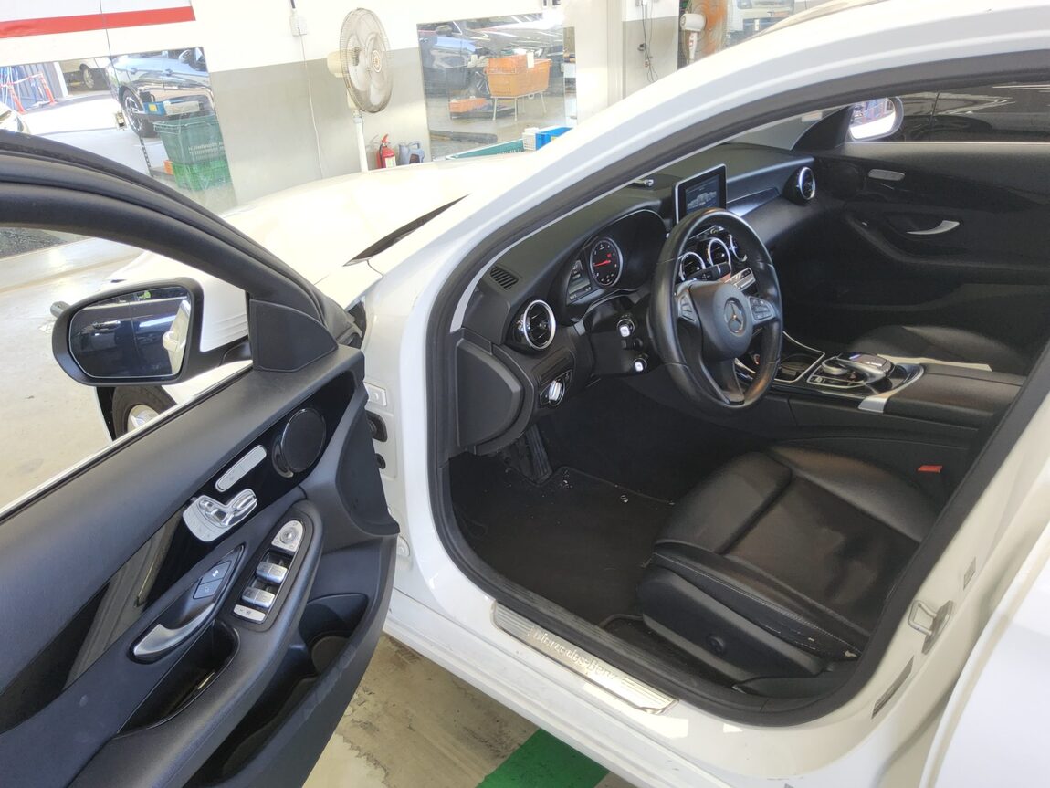 MERCEDES-BENZ C-CLASS (4TH GEN) C200 d 2016 - zdjęcie 10