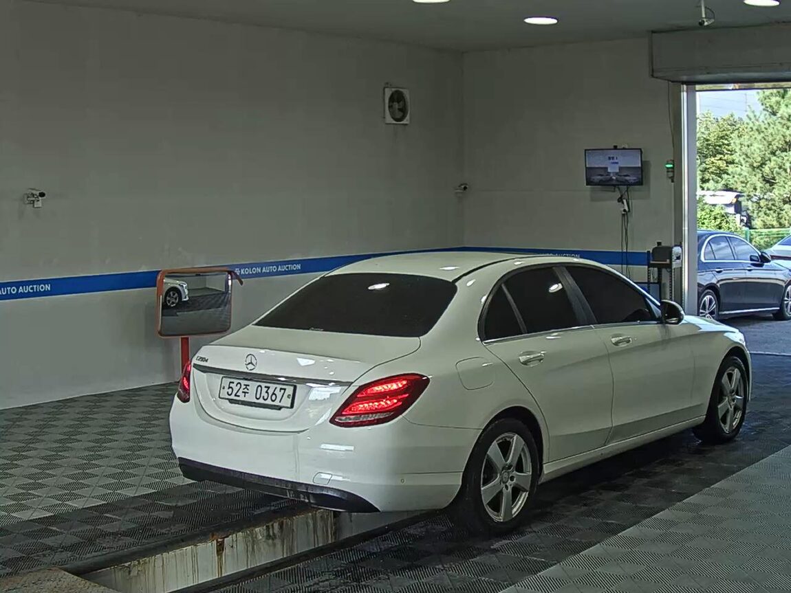 MERCEDES-BENZ C-CLASS (4TH GEN) C200 d 2016 - zdjęcie 5