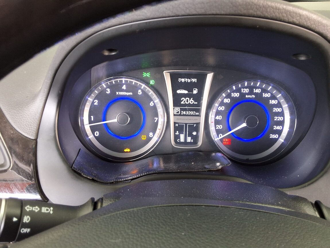 HYUNDAI GRANDEUR HG HG 240 MODERN 2013 - zdjęcie 9