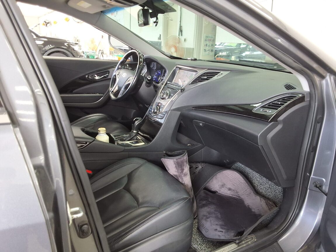 HYUNDAI GRANDEUR HG HG 240 MODERN 2013 - zdjęcie 14