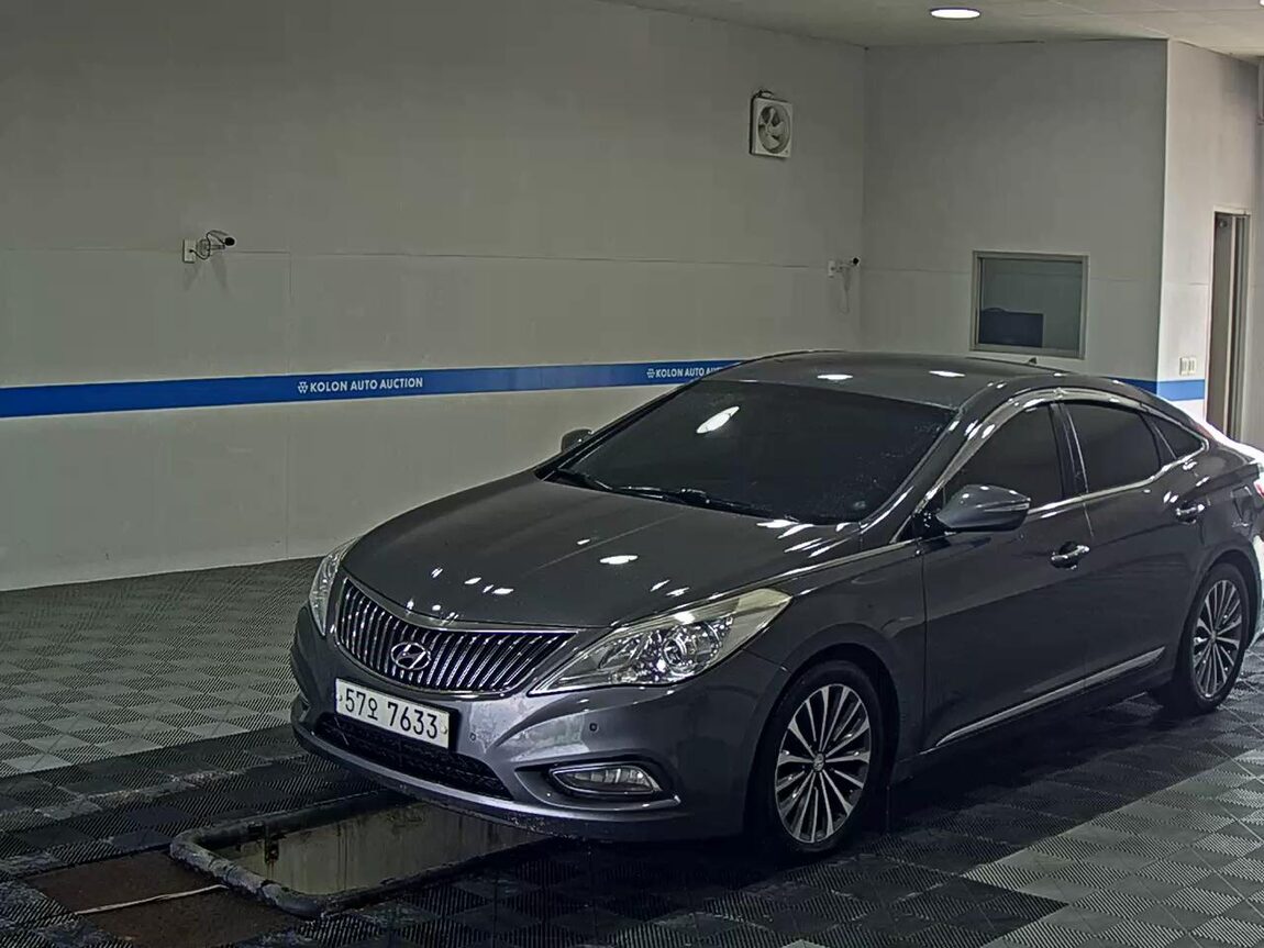 HYUNDAI GRANDEUR HG HG 240 MODERN 2013 - zdjęcie 2