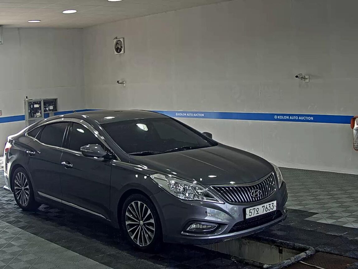 HYUNDAI GRANDEUR HG HG 240 MODERN 2013 - zdjęcie 3