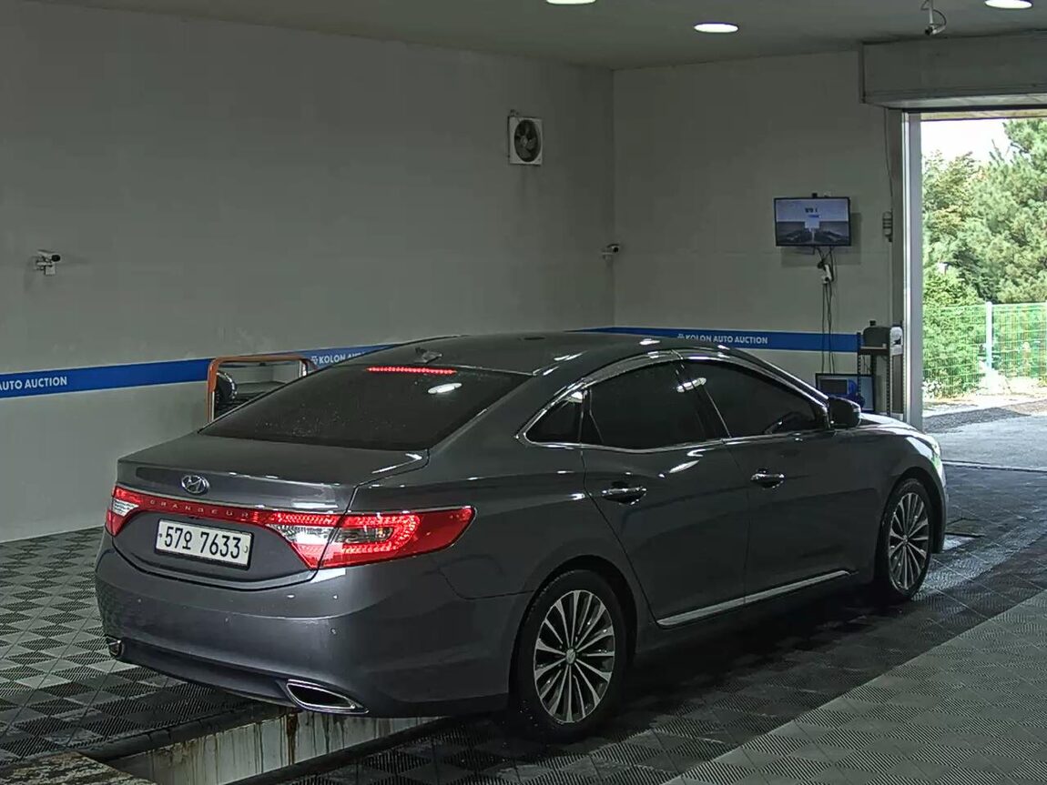 HYUNDAI GRANDEUR HG HG 240 MODERN 2013 - zdjęcie 5