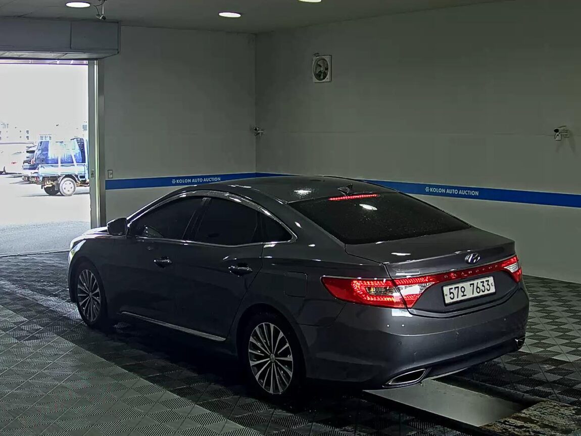 HYUNDAI GRANDEUR HG HG 240 MODERN 2013 - zdjęcie 6