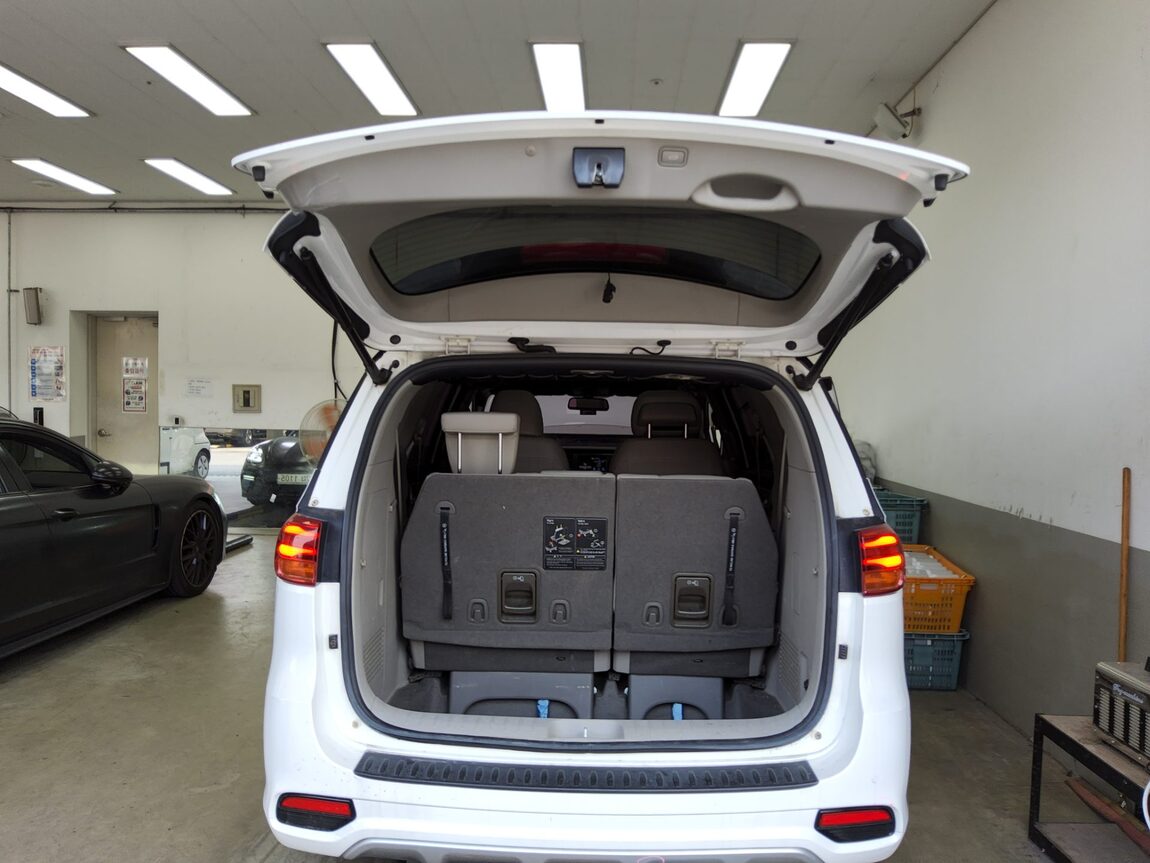 KIA THE NEW CARNIVAL LIMOUSINE 7-SEATER DIESEL VIP 2019 - zdjęcie 15