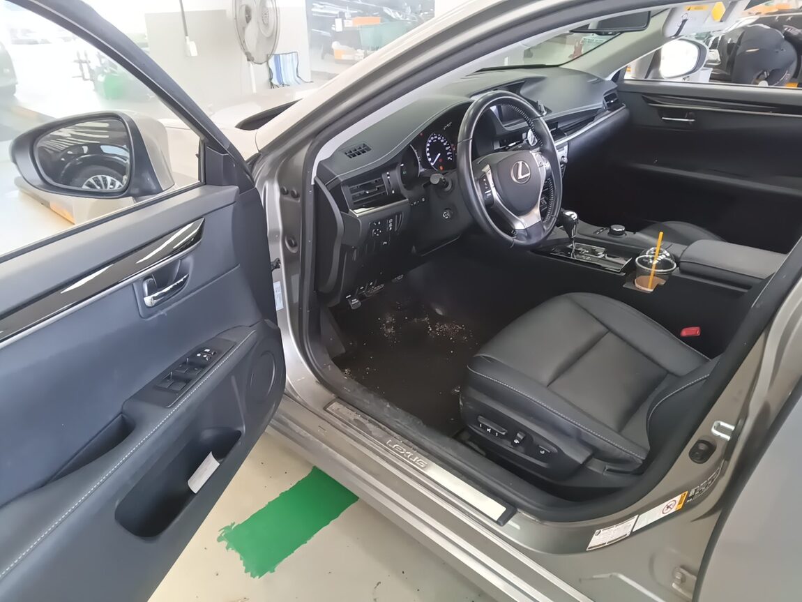 LEXUS ES (6TH GEN) 300h 2015 - zdjęcie 10