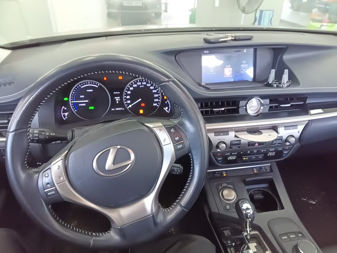 LEXUS ES (6TH GEN) 300h 2015 - zdjęcie 18
