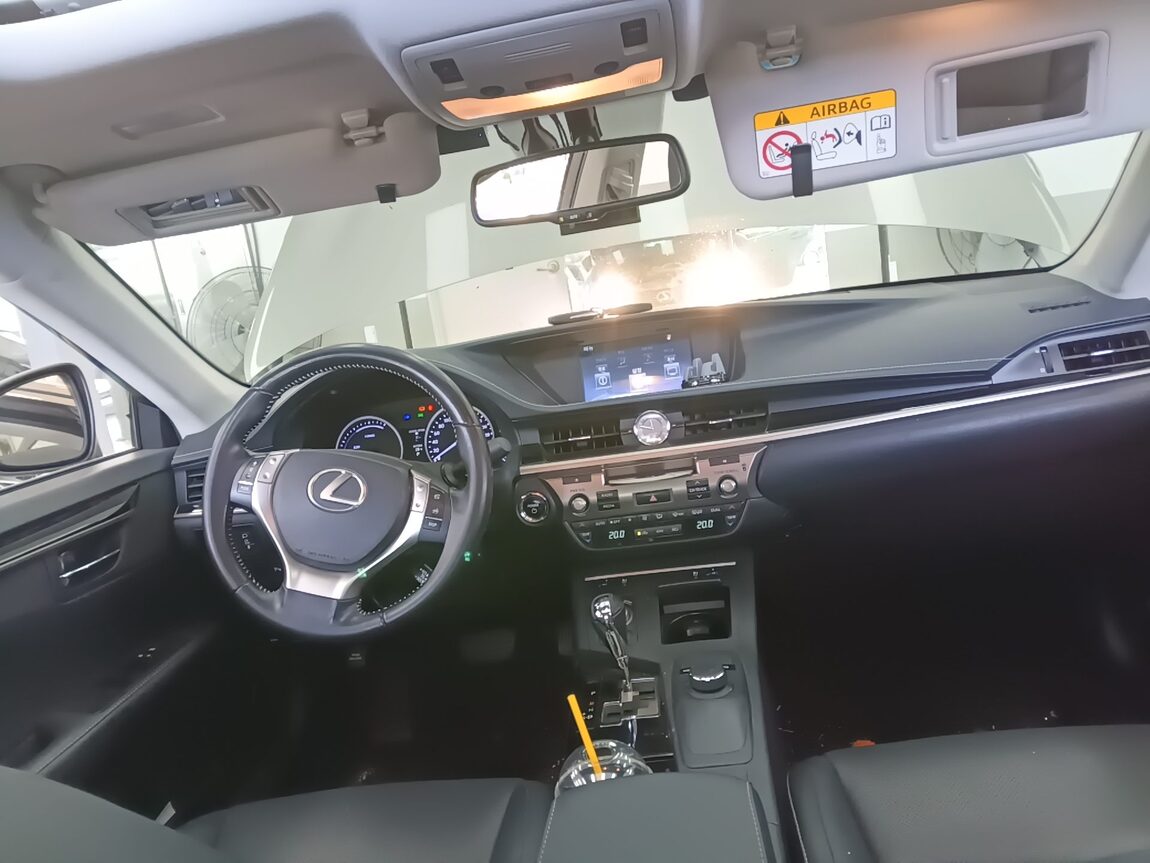 LEXUS ES (6TH GEN) 300h 2015 - zdjęcie 22