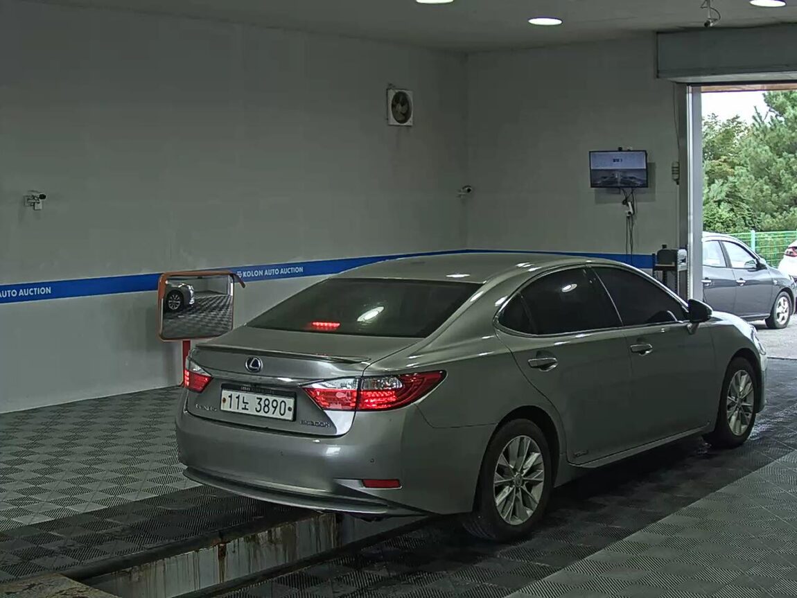 LEXUS ES (6TH GEN) 300h 2015 - zdjęcie 5