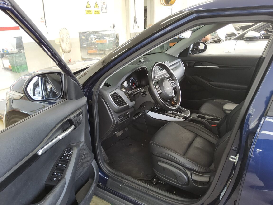KIA SELTOS 1.6 GASOLINE 2WD TRENDY 2023 - zdjęcie 10