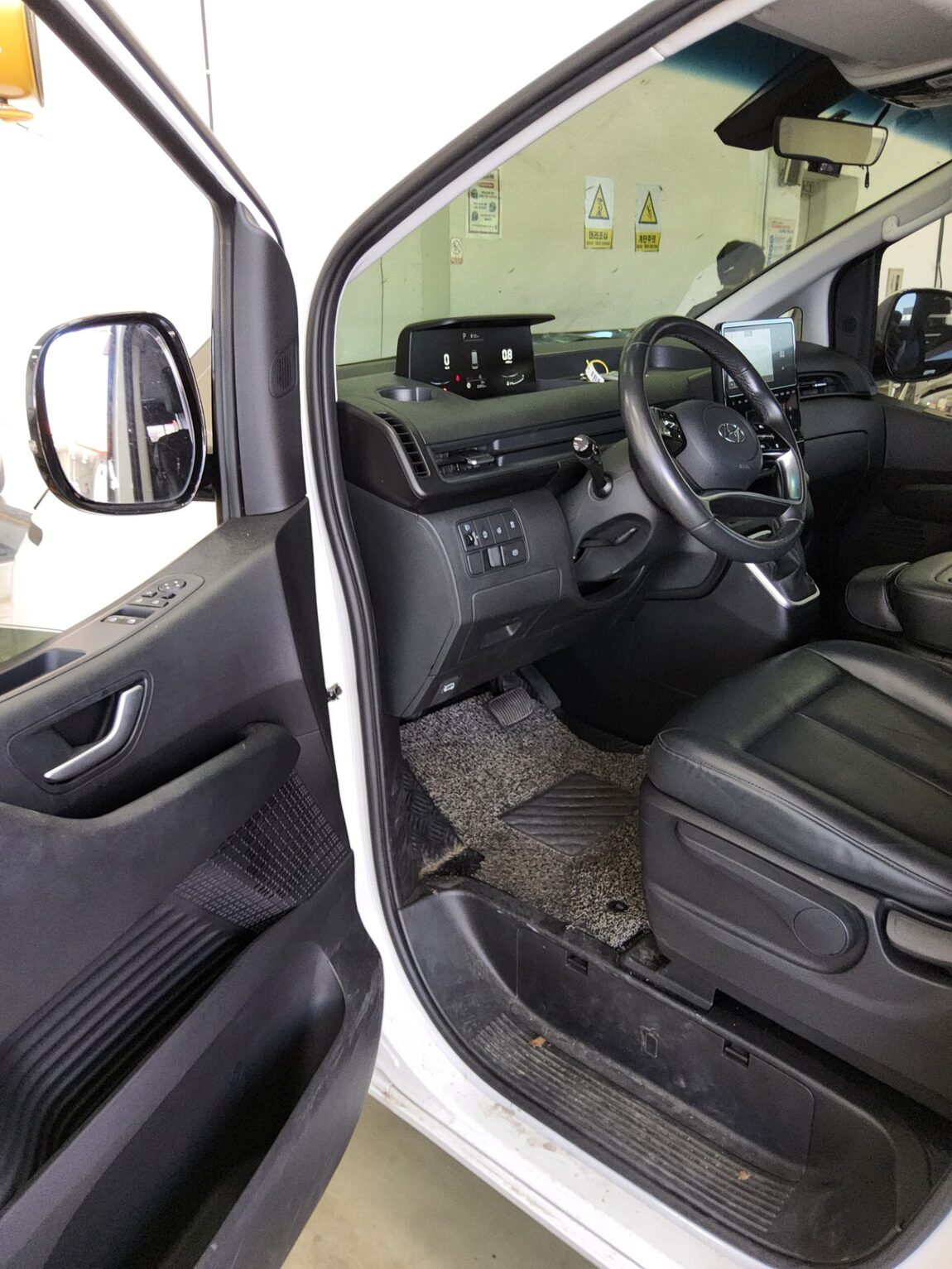 HYUNDAI STARIA 2.2 DIESEL TOURER 11-SEATER 2WD MODERN 2022 - zdjęcie 10