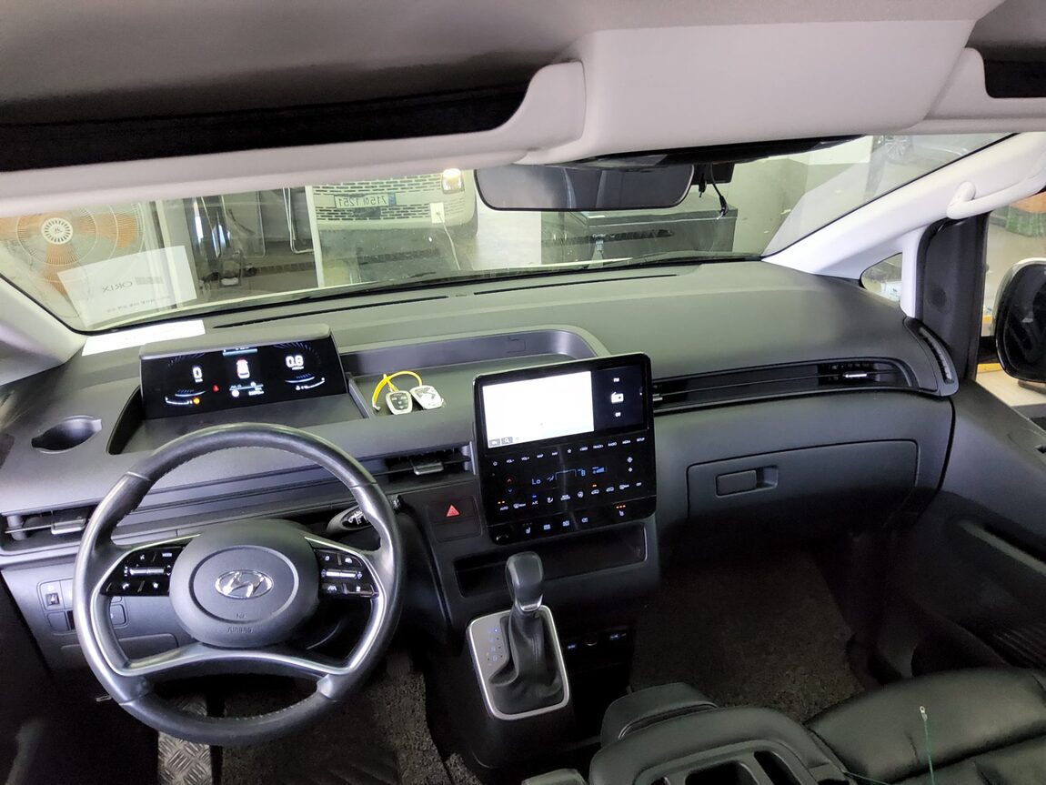 HYUNDAI STARIA 2.2 DIESEL TOURER 11-SEATER 2WD MODERN 2022 - zdjęcie 11