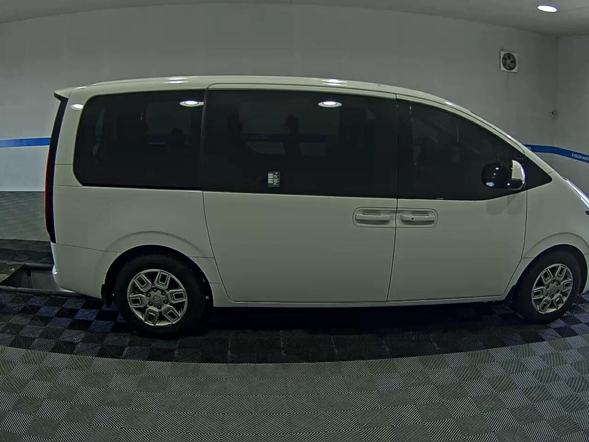 HYUNDAI STARIA 2.2 DIESEL TOURER 11-SEATER 2WD MODERN 2022 - zdjęcie 4