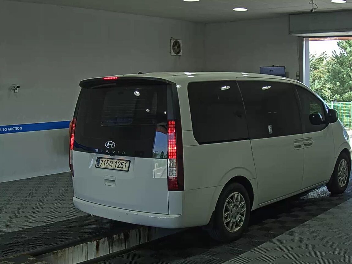 HYUNDAI STARIA 2.2 DIESEL TOURER 11-SEATER 2WD MODERN 2022 - zdjęcie 5