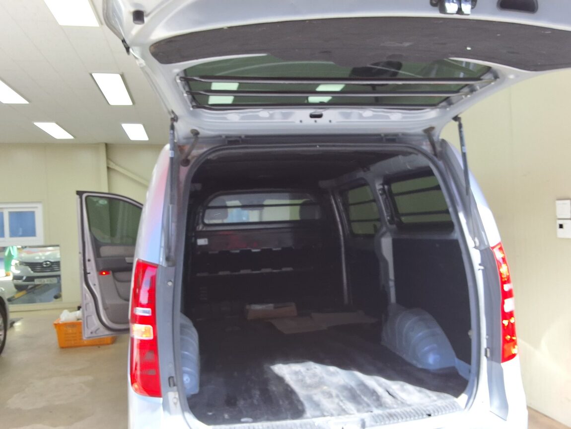 HYUNDAI THE NEW GRAND STAREX 3-SEATER DIESEL VAN SMART 2021 - zdjęcie 16