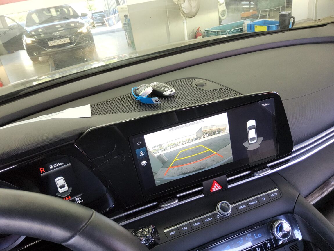 HYUNDAI AVANTE (CN7) 1.6 GASOLINE MODERN 2021 - zdjęcie 17