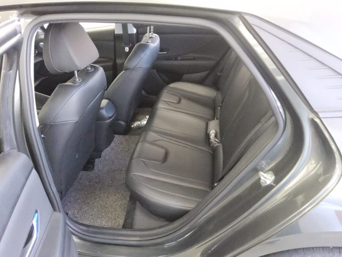 HYUNDAI AVANTE (CN7) 1.6 GASOLINE MODERN 2021 - zdjęcie 12