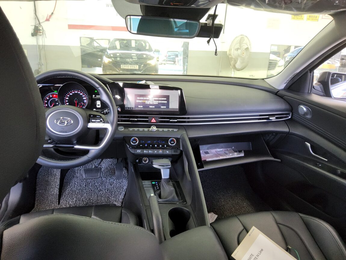HYUNDAI AVANTE (CN7) 1.6 GASOLINE MODERN 2021 - zdjęcie 11