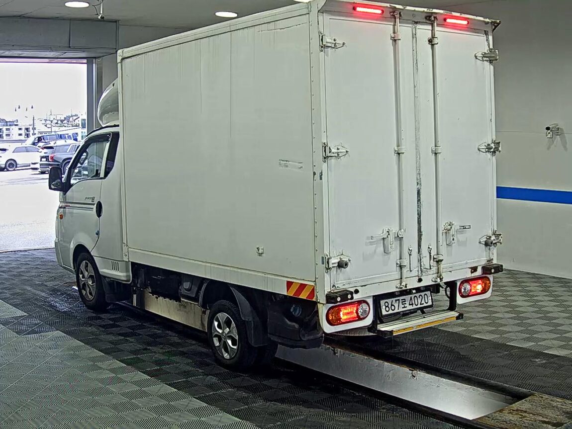 HYUNDAI PORTER II HIGH-ROOF BUILT-IN BOX TRUCK SUPER CAB 2020 - zdjęcie 6