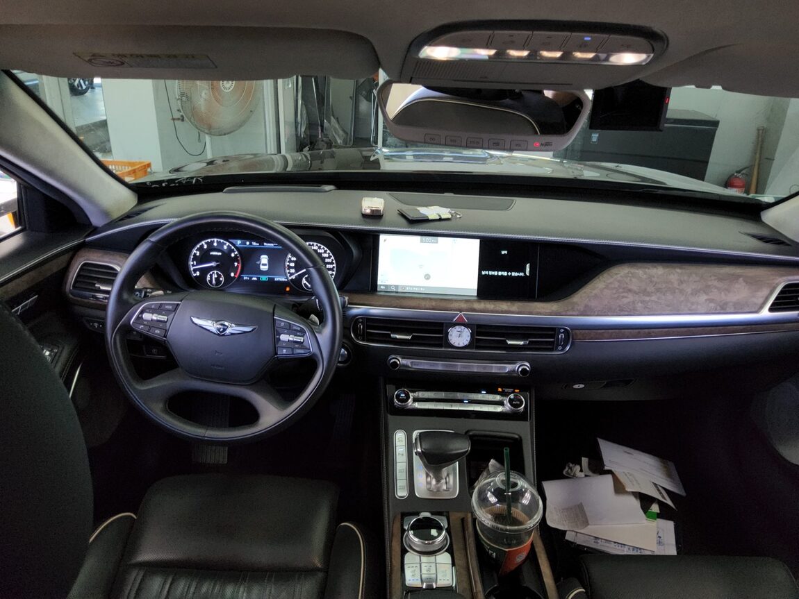 GENESIS G90 5.0 AWD PRESTIGE 2019 - zdjęcie 11