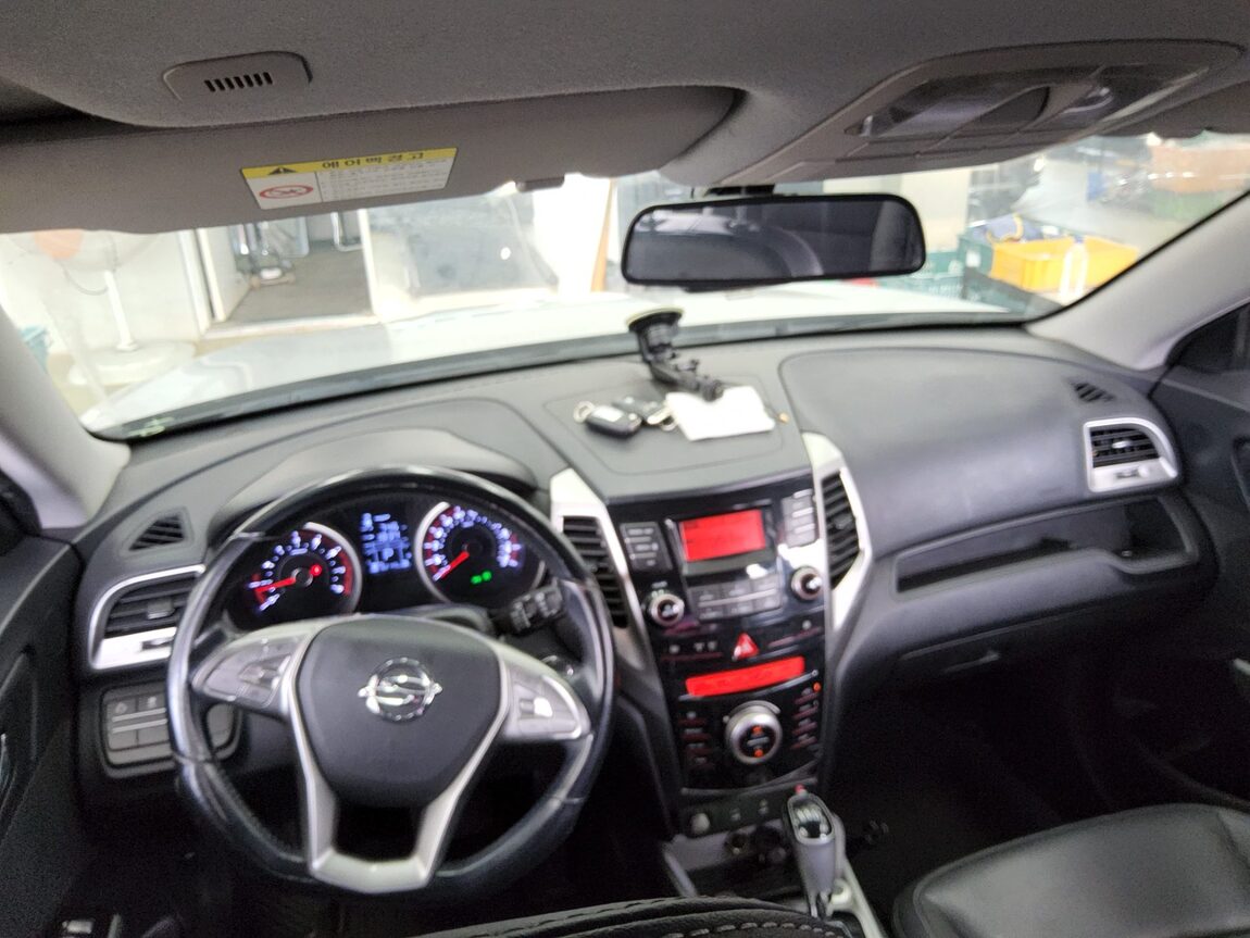 KG MOBILITY (SSANGYONG) TIVOLI GASOLINE 2WD VX 2015 - zdjęcie 11