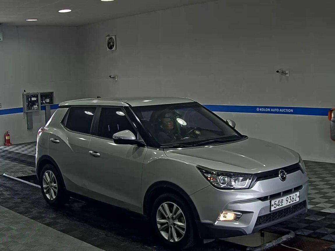 KG MOBILITY (SSANGYONG) TIVOLI GASOLINE 2WD VX 2015 - zdjęcie 3