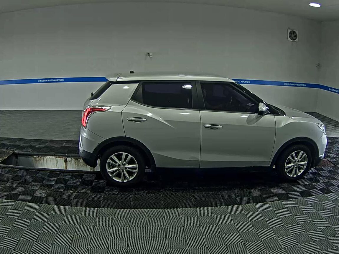 KG MOBILITY (SSANGYONG) TIVOLI GASOLINE 2WD VX 2015 - zdjęcie 4