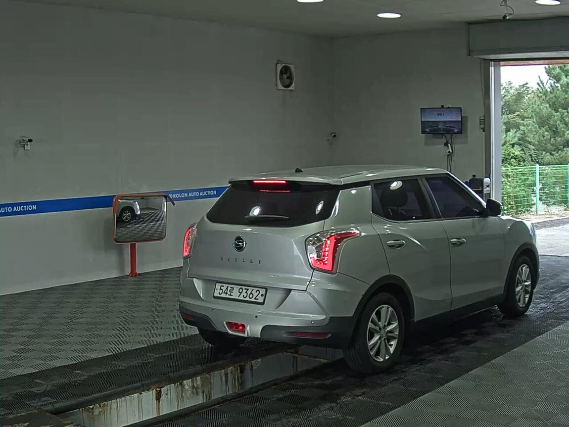 KG MOBILITY (SSANGYONG) TIVOLI GASOLINE 2WD VX 2015 - zdjęcie 5
