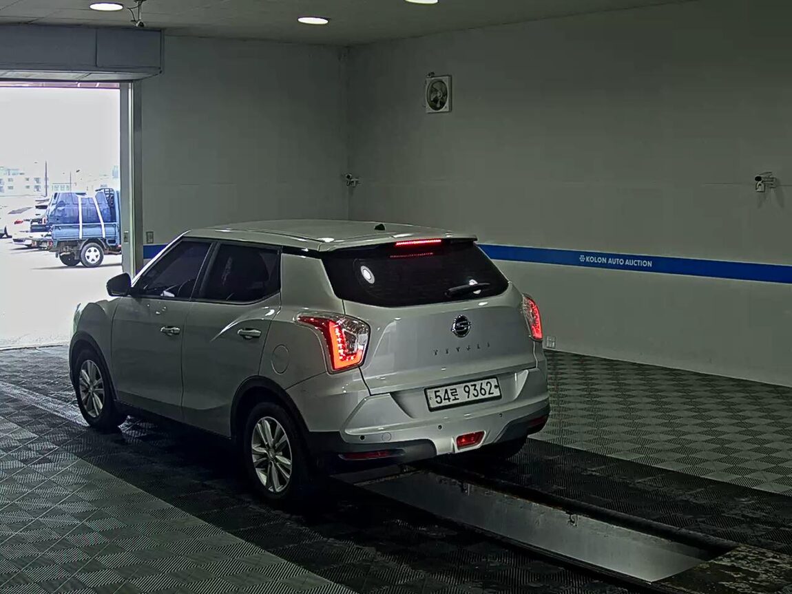 KG MOBILITY (SSANGYONG) TIVOLI GASOLINE 2WD VX 2015 - zdjęcie 6