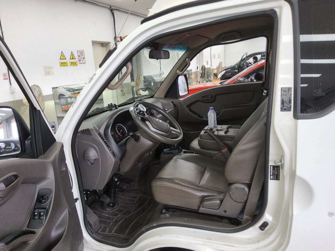 HYUNDAI PORTER II HIGH-ROOF BUILT-IN BOX TRUCK SUPER CAB 2016 - zdjęcie 10