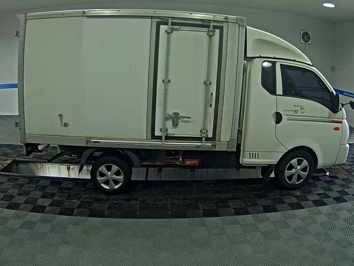 HYUNDAI PORTER II HIGH-ROOF BUILT-IN BOX TRUCK SUPER CAB 2016 - zdjęcie 4