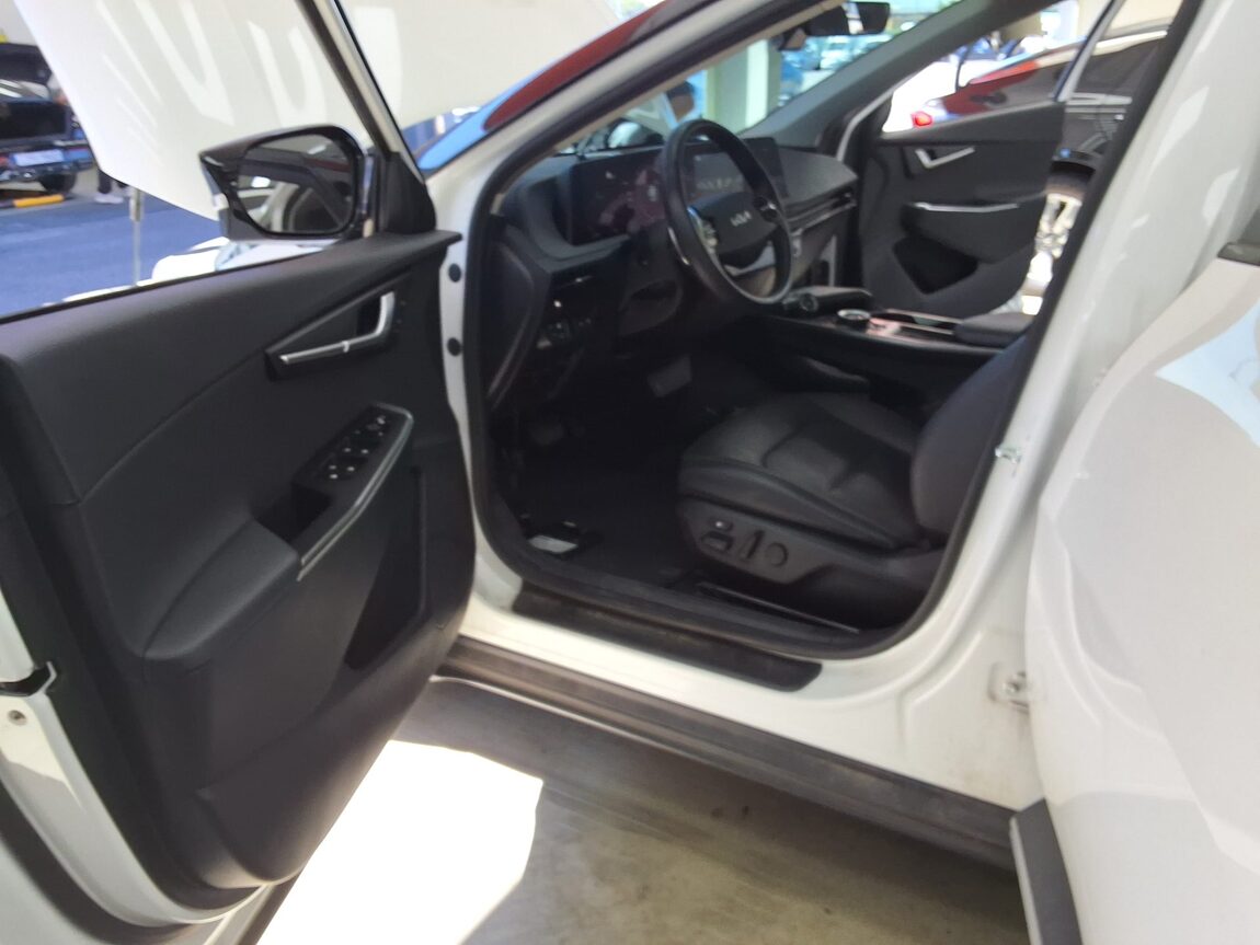 KIA EV6 LONG RANGE 2WD AIR 2022 - zdjęcie 11