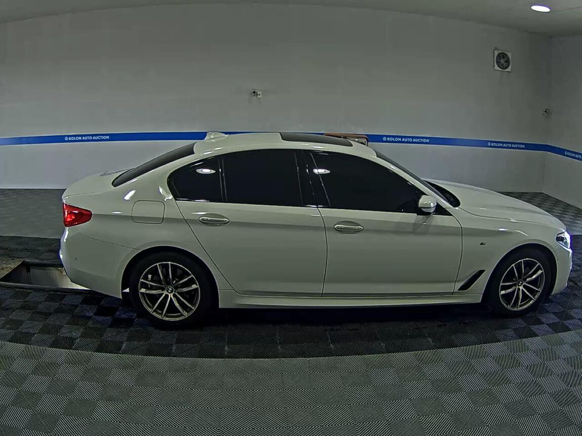 BMW 5 SERIES (7TH GEN) 520d M SPORT PACK PLUS 2017 - zdjęcie 4