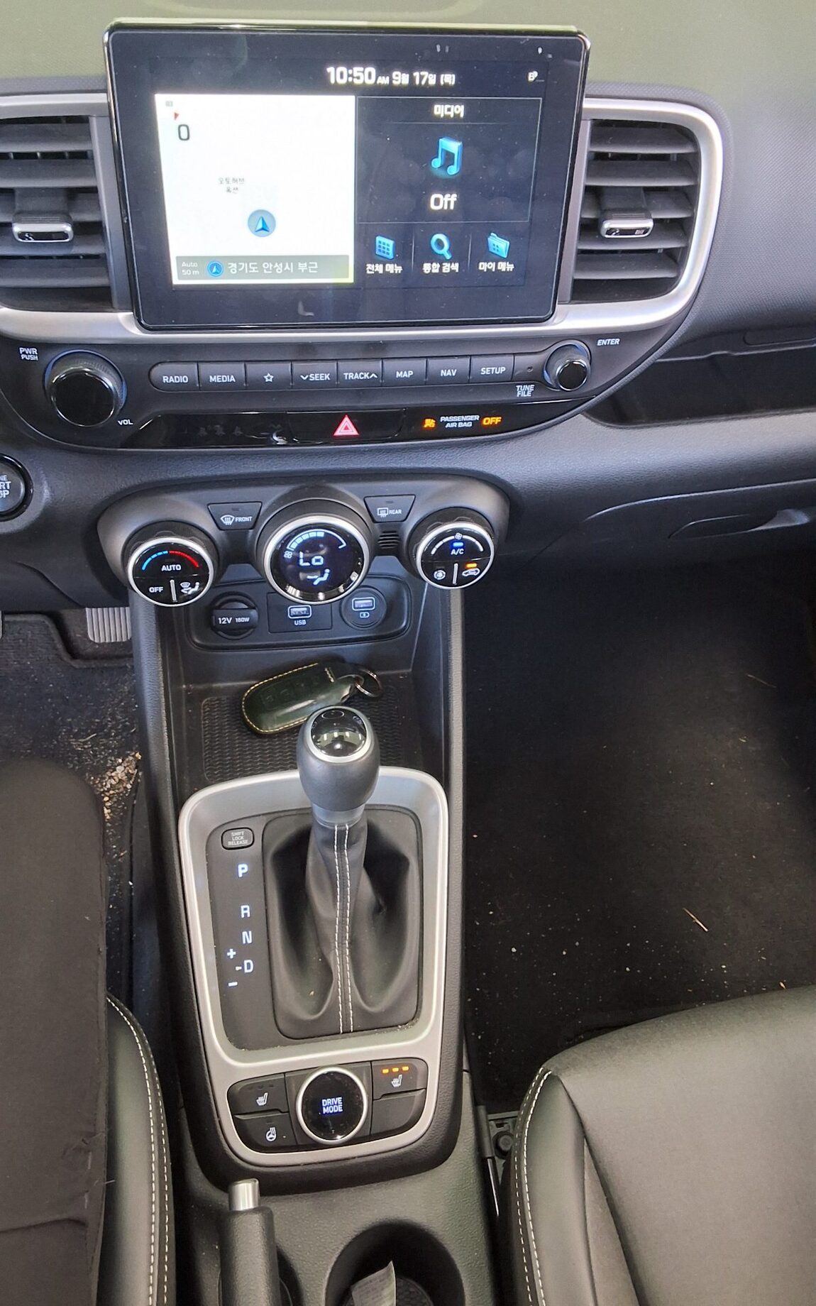 HYUNDAI VENUE 1.6 GASOLINE MODERN 2020 - zdjęcie 18