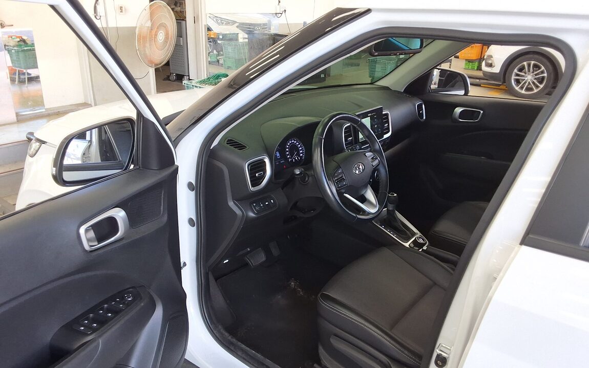 HYUNDAI VENUE 1.6 GASOLINE MODERN 2020 - zdjęcie 10