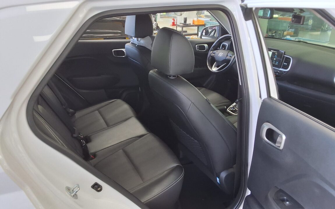 HYUNDAI VENUE 1.6 GASOLINE MODERN 2020 - zdjęcie 13