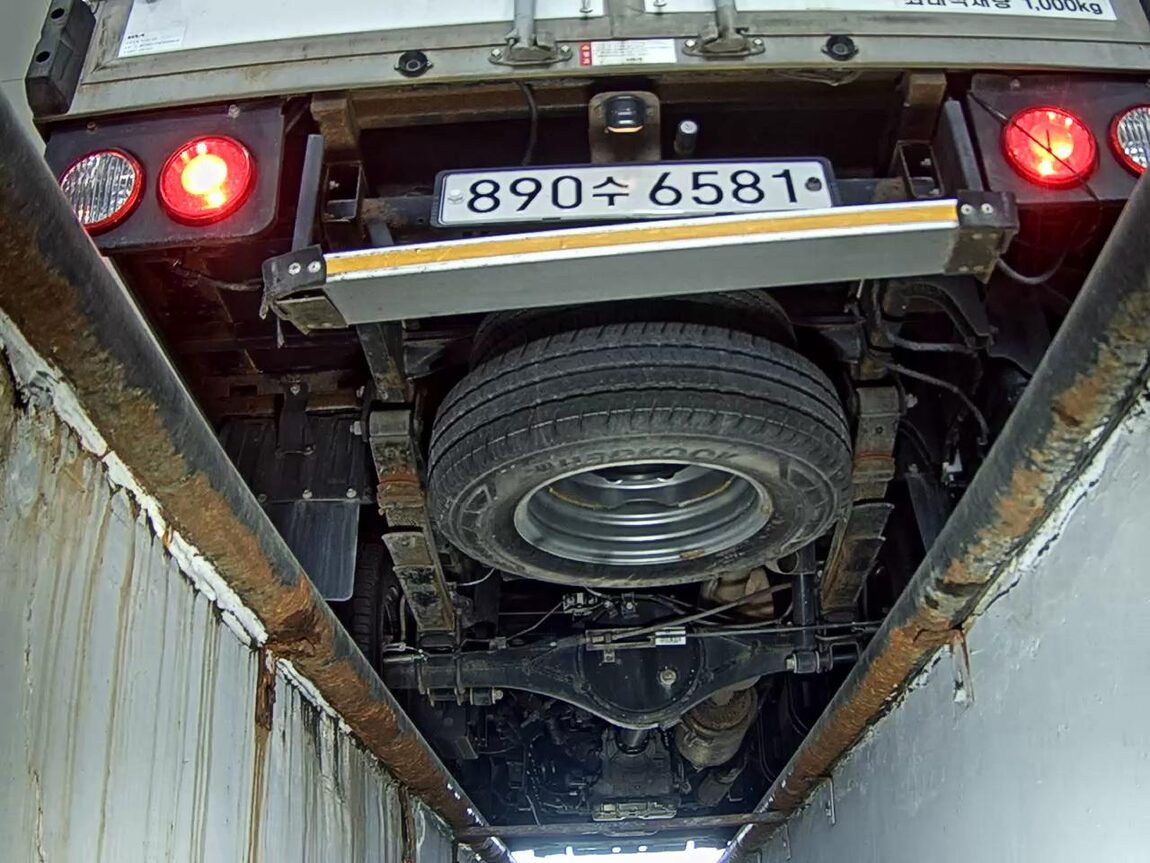 KIA THE NEW BONGO III CARGO BUILT-IN BOX TRUCK PLUS MODEL 2023 - zdjęcie 8