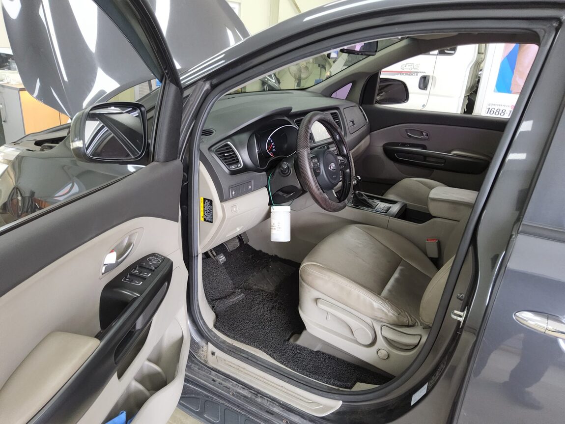 KIA ALL NEW CARNIVAL 9-SEATER DIESEL LUXURY 2015 - zdjęcie 10
