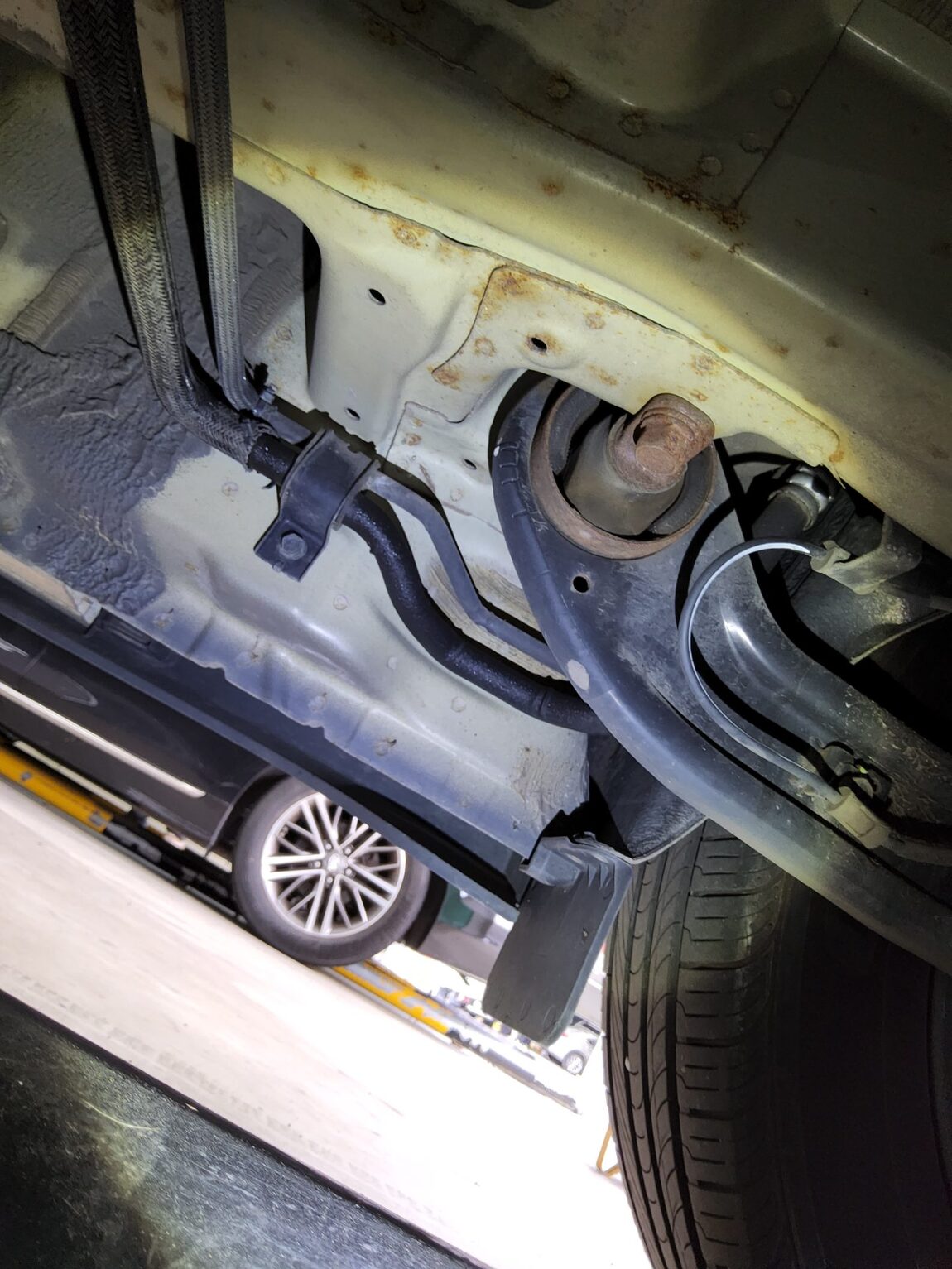 KIA ALL NEW CARNIVAL 9-SEATER DIESEL LUXURY 2015 - zdjęcie 24