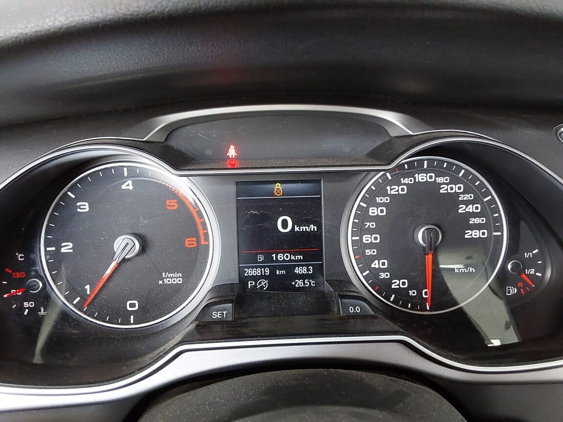 AUDI A4 (4TH GEN) 30 TDI DYNAMIC 2015 - zdjęcie 9