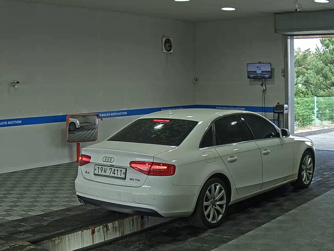 AUDI A4 (4TH GEN) 30 TDI DYNAMIC 2015 - zdjęcie 5