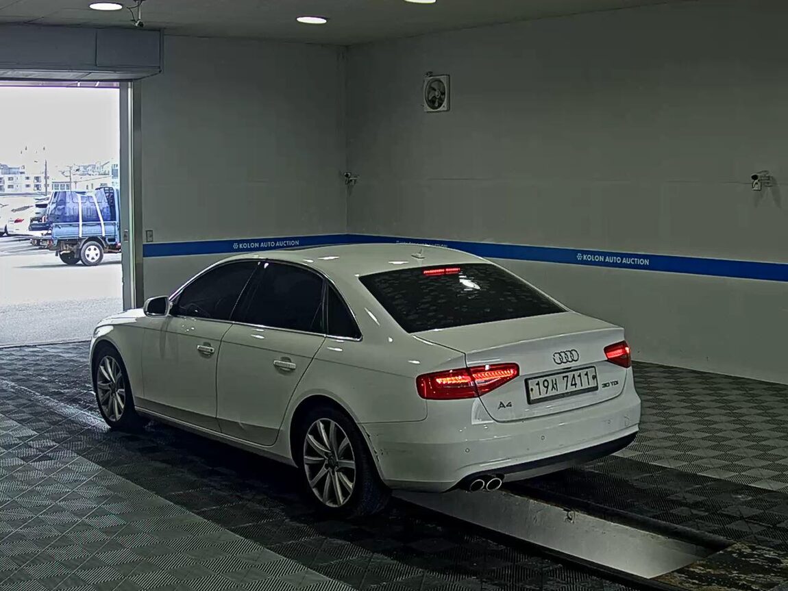 AUDI A4 (4TH GEN) 30 TDI DYNAMIC 2015 - zdjęcie 6