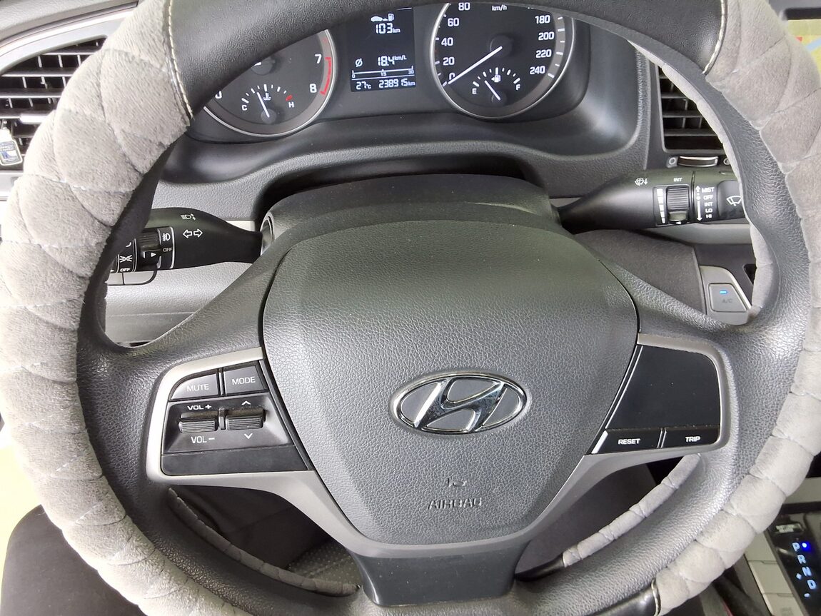 HYUNDAI AVANTE AD 1.6 GDi STYLE 2016 - zdjęcie 17