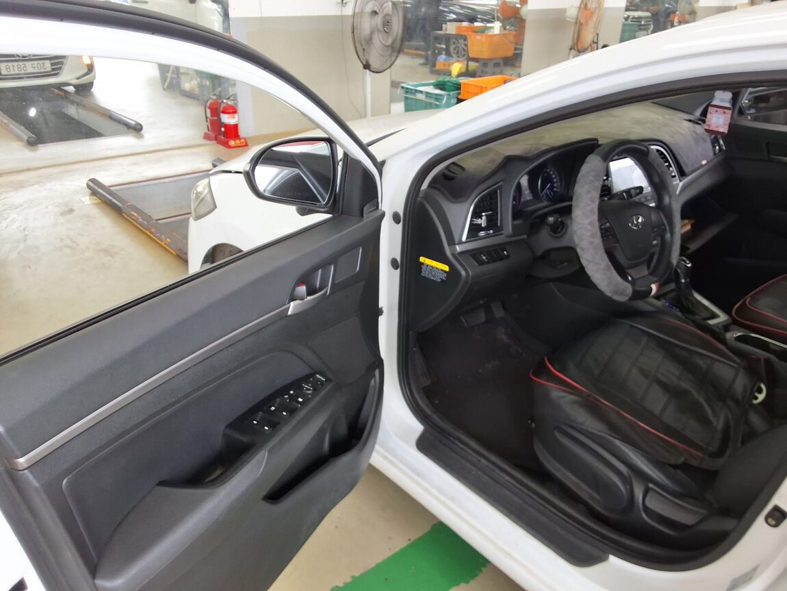 HYUNDAI AVANTE AD 1.6 GDi STYLE 2016 - zdjęcie 10