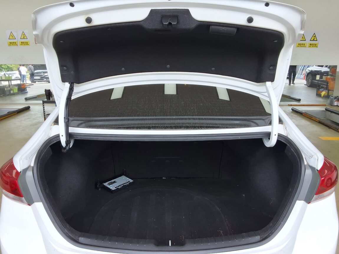 HYUNDAI AVANTE AD 1.6 GDi STYLE 2016 - zdjęcie 15