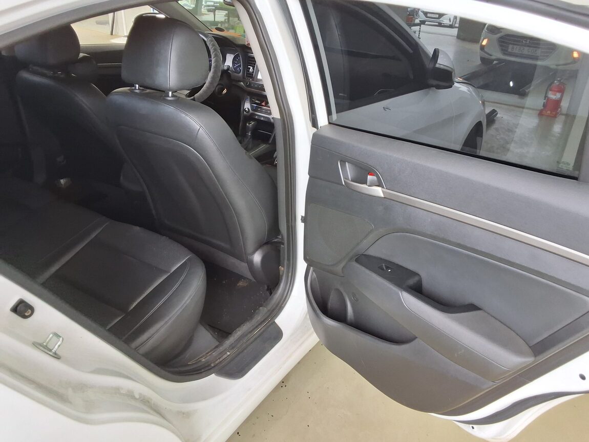 HYUNDAI AVANTE AD 1.6 GDi STYLE 2016 - zdjęcie 13