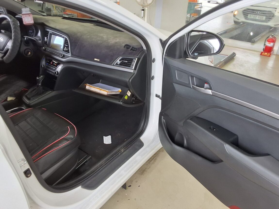 HYUNDAI AVANTE AD 1.6 GDi STYLE 2016 - zdjęcie 14